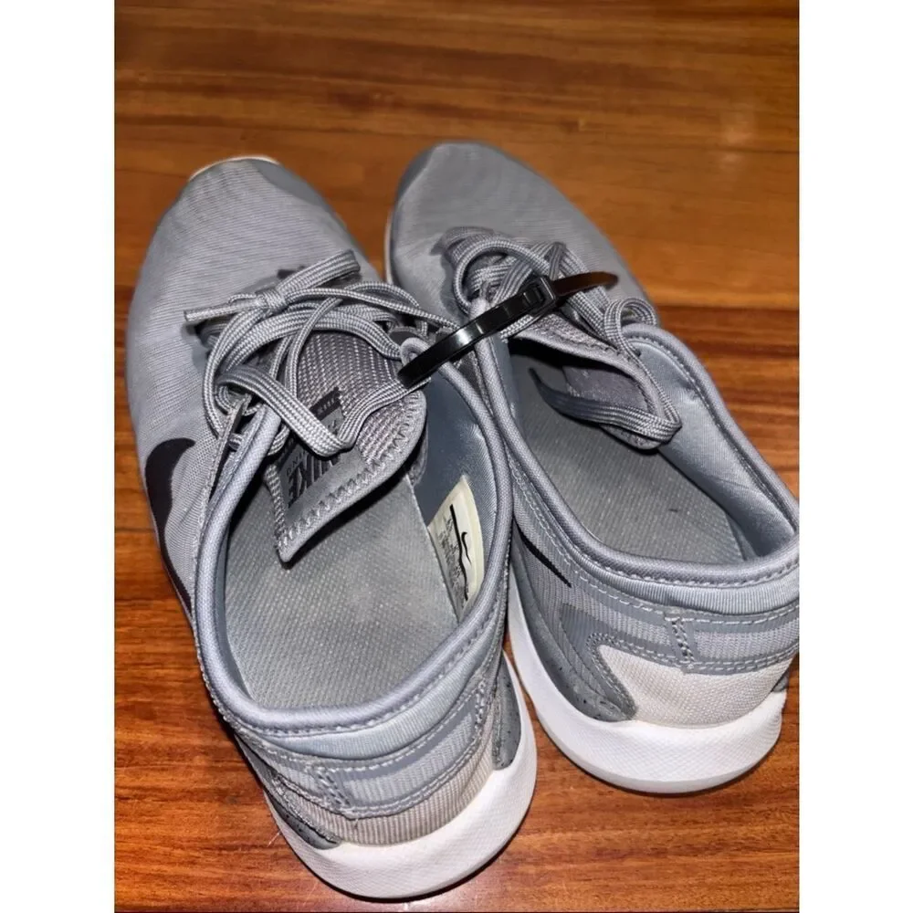 Nike women’s Light Gray Athletic Running Shoes 8.5